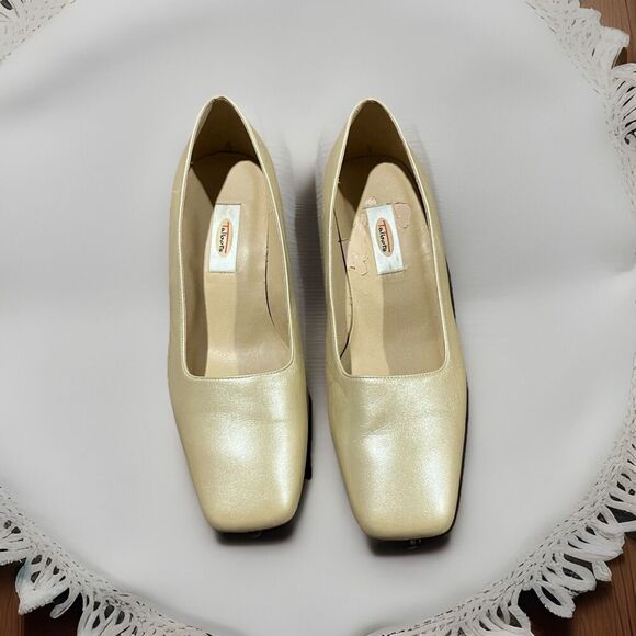 Talbots Shoes Made In Spain  Beige Genuine Leather Pumps Size 8 W W Square Toe - Picture 1 of 7